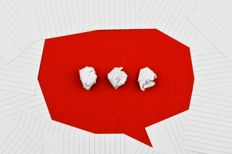 Jakub Regulski wyjaśnia czym są fałszywe komentarze